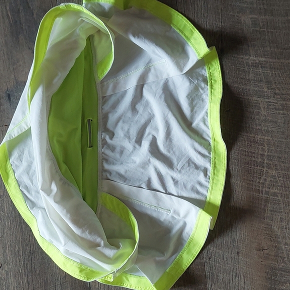 Lululemon size 4 skirt - Picture 3 of 4